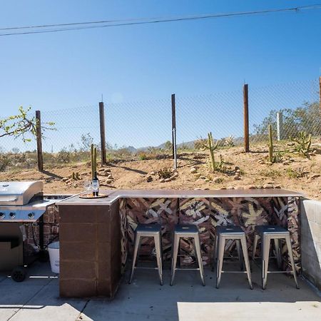 Hot Tub, Games, King Bed, Fire Pit, Bbq Grill, Minutes From National Park And Views Villa Joshua Tree Eksteriør billede