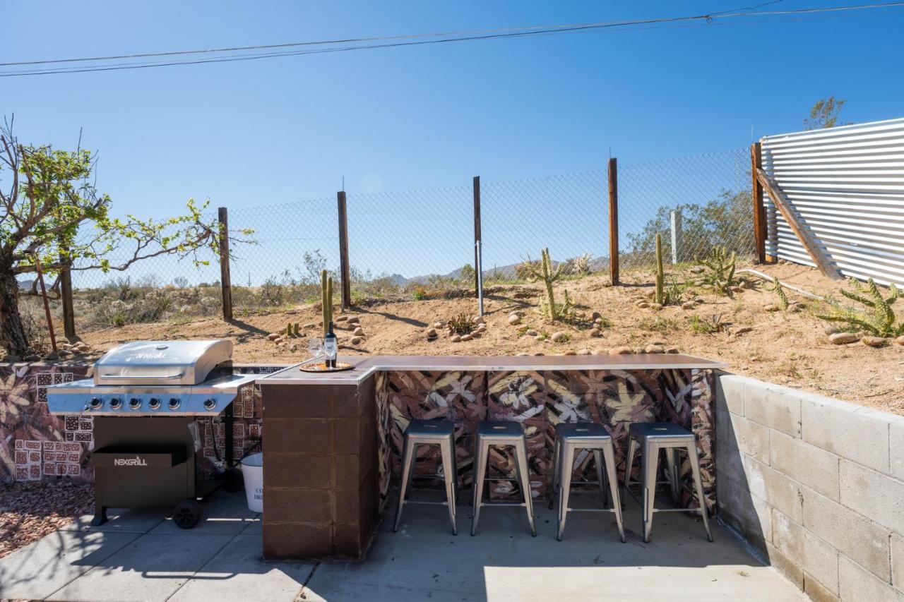 Hot Tub, Games, King Bed, Fire Pit, Bbq Grill, Minutes From National Park And Views Villa Joshua Tree Eksteriør billede