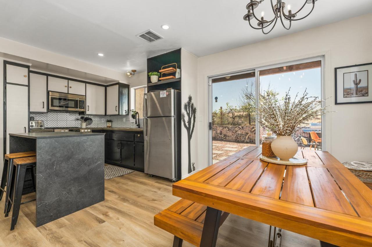 Hot Tub, Games, King Bed, Fire Pit, Bbq Grill, Minutes From National Park And Views Villa Joshua Tree Eksteriør billede