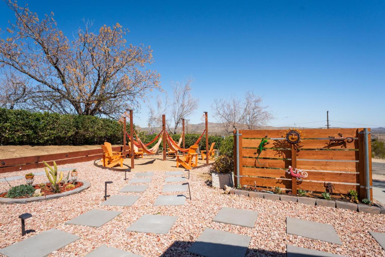 Hot Tub, Games, King Bed, Fire Pit, Bbq Grill, Minutes From National Park And Views Villa Joshua Tree Eksteriør billede
