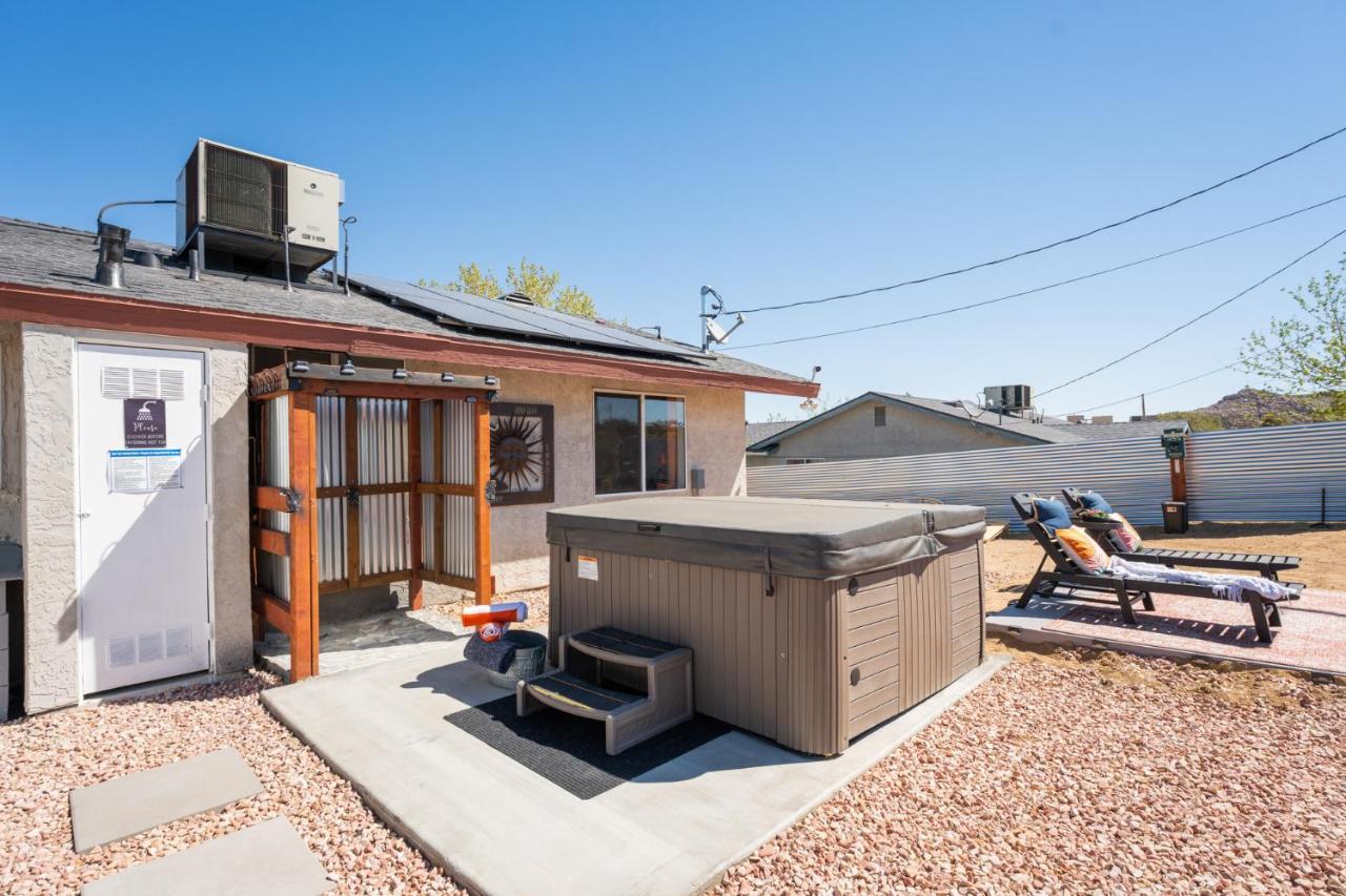 Hot Tub, Games, King Bed, Fire Pit, Bbq Grill, Minutes From National Park And Views Villa Joshua Tree Eksteriør billede