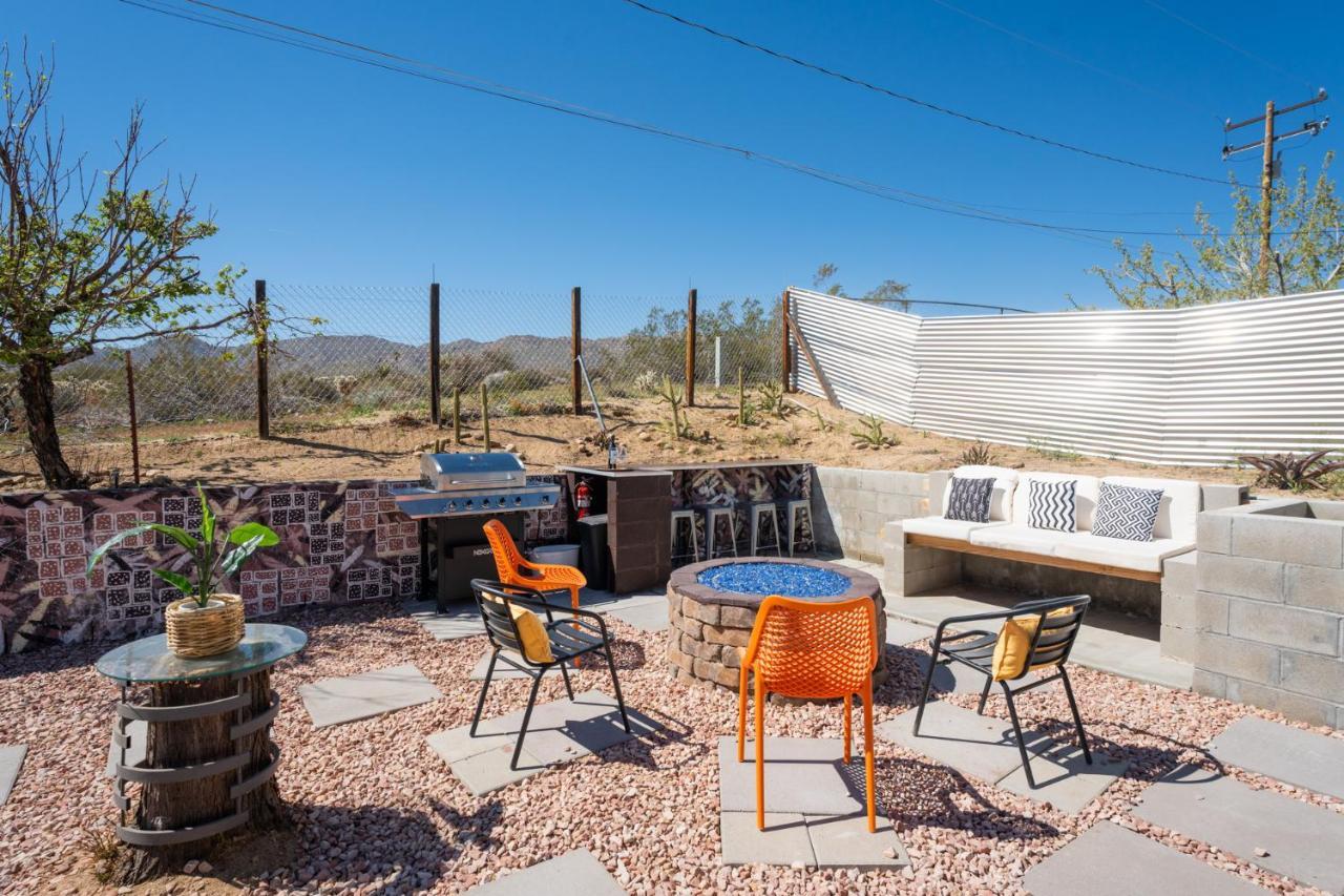 Hot Tub, Games, King Bed, Fire Pit, Bbq Grill, Minutes From National Park And Views Villa Joshua Tree Eksteriør billede