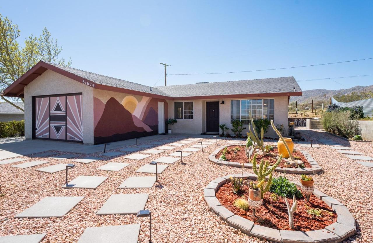Hot Tub, Games, King Bed, Fire Pit, Bbq Grill, Minutes From National Park And Views Villa Joshua Tree Eksteriør billede