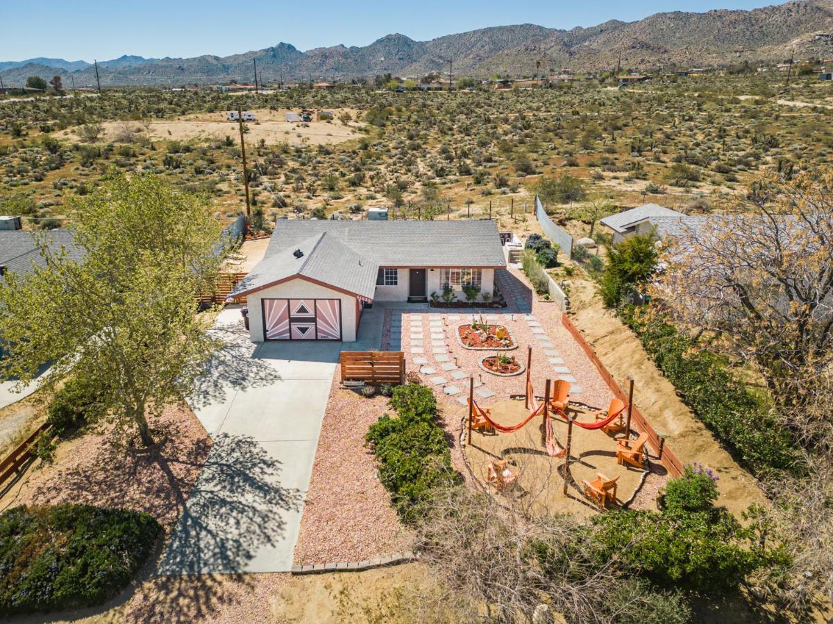 Hot Tub, Games, King Bed, Fire Pit, Bbq Grill, Minutes From National Park And Views Villa Joshua Tree Eksteriør billede